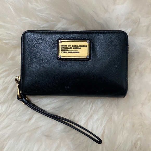 MARC by MARC JACOBS Classic Q Zip Wallet - Black - Picture 1 of 6